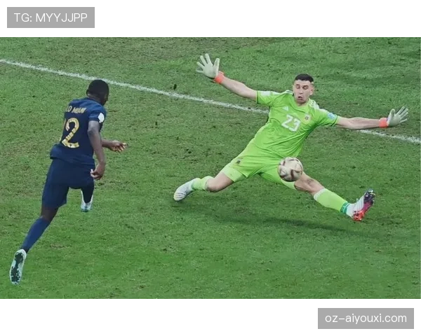 扑救球规则解读：门将获利时的越位和犯规判罚标准揭秘