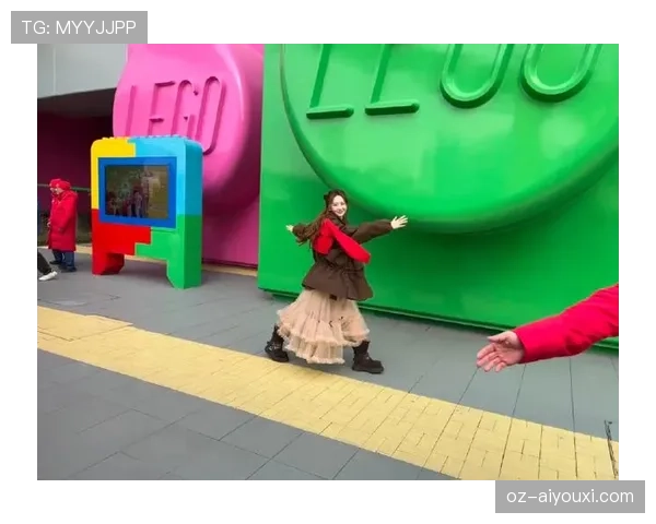 山口茜随手拿起那个名牌包那脸太淡定了，我的银行卡先凉一半